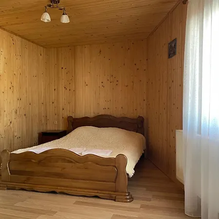 дзвін карпат Lodge *